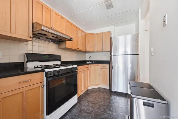 $620,000 | 92-29 Queens Boulevard, Unit 16H | Rego Park