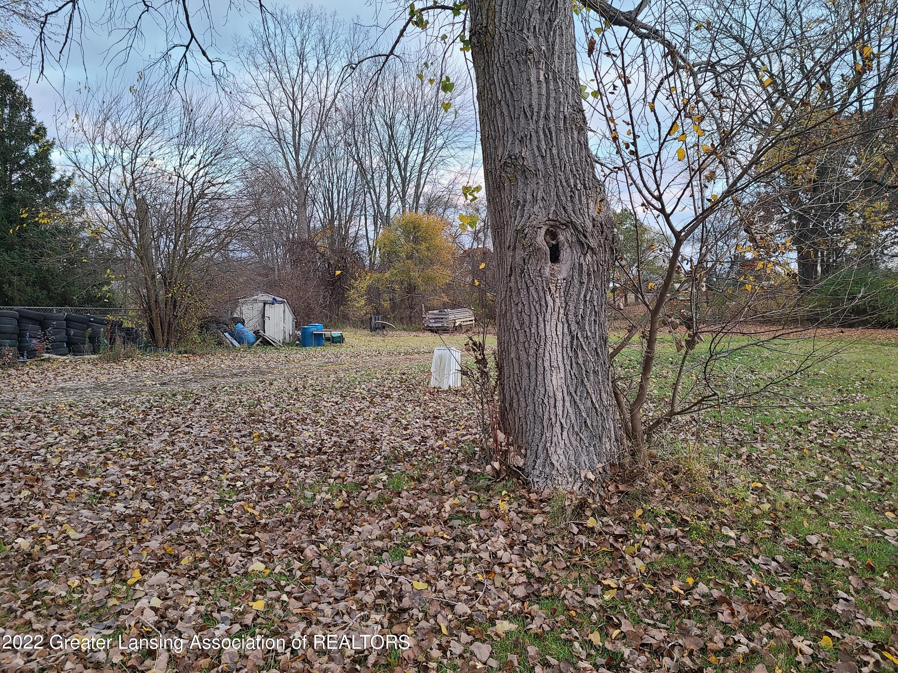21548 Junction Road Bellevue, MI 49021 - Photo 4 of 15 20221026_182428