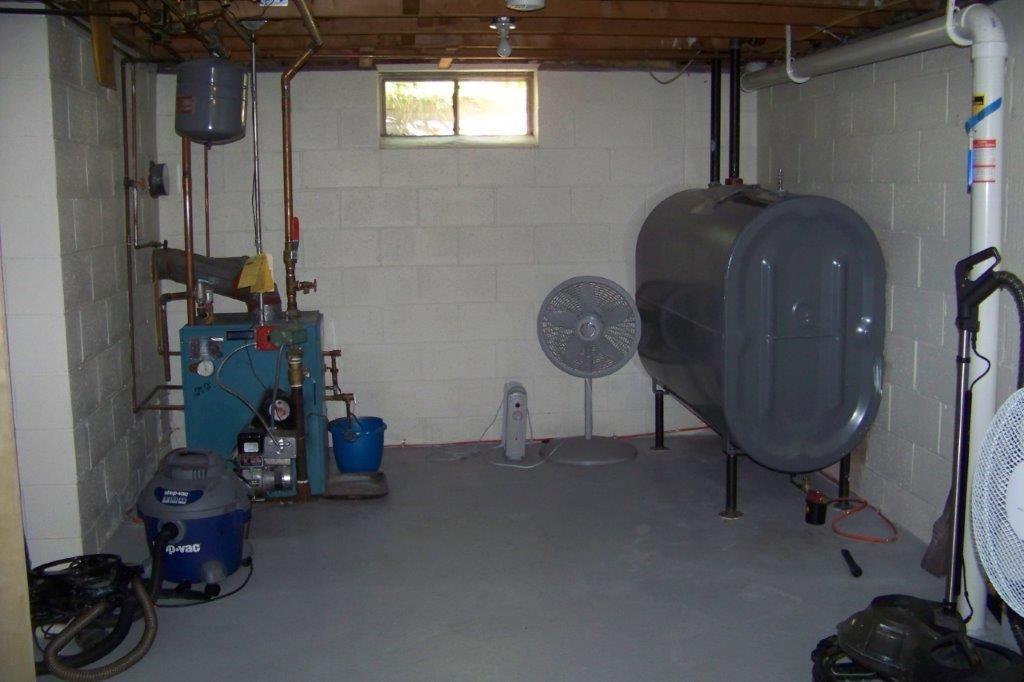 5 Green Street Springvale, ME 04083 - Photo 32 of 34 Furnace and oil tank.