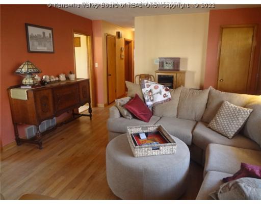 822 Carroll Road Charleston, WV 25314 - Photo 5 of 16 Living Room.