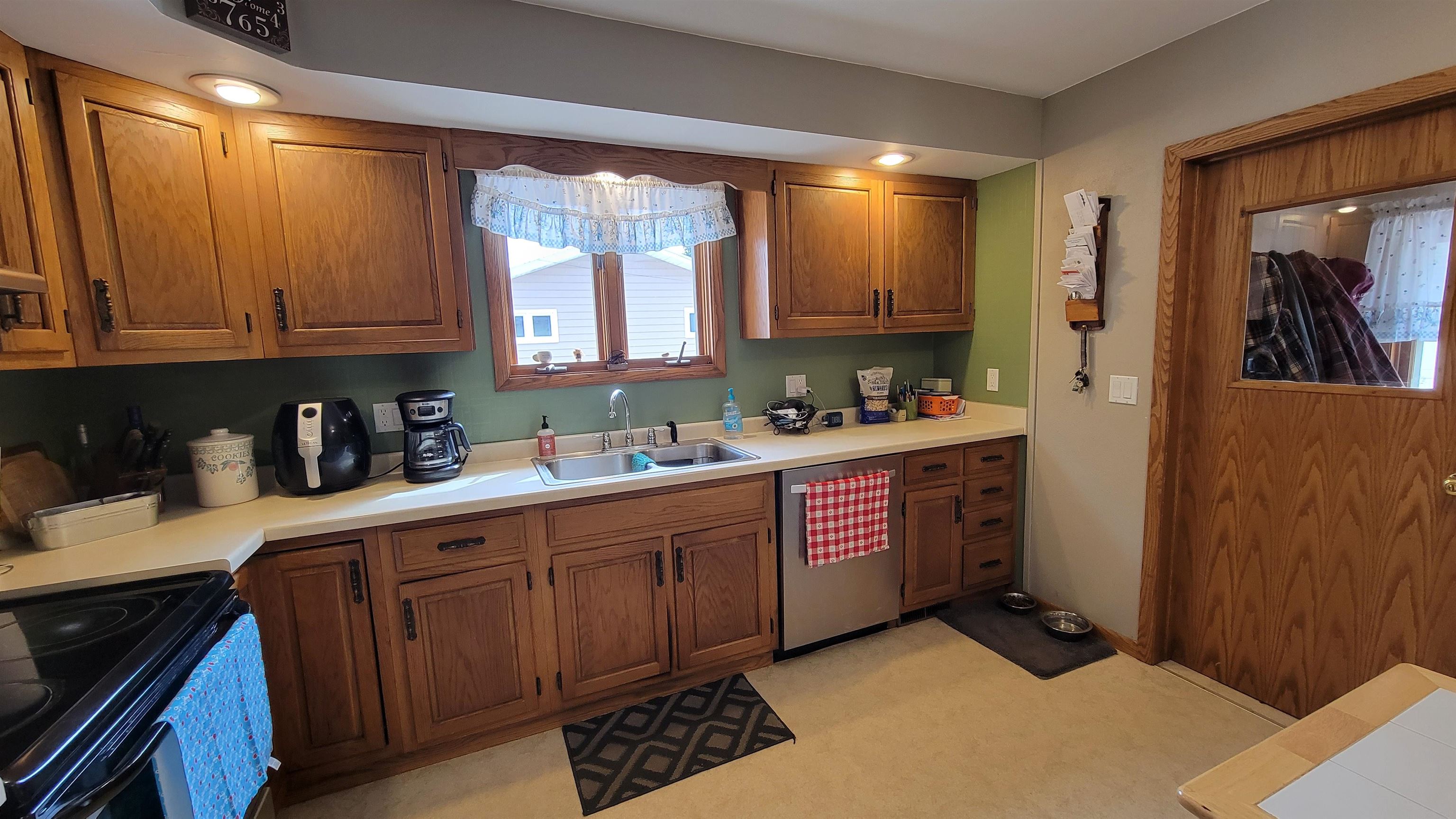 418 Hogan Street Antigo, WI 54409 - Photo 3 of 37