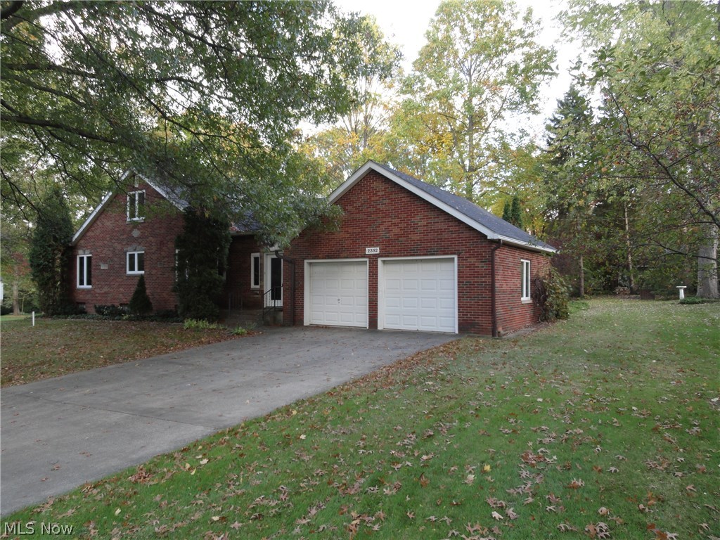 2352 Chatham Road Akron, OH 44313 - Photo 4 of 24 Gallery Image 4