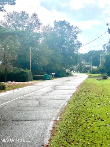 $49,900 | 941 West Lakeshore Drive, Carriere, MS 39426