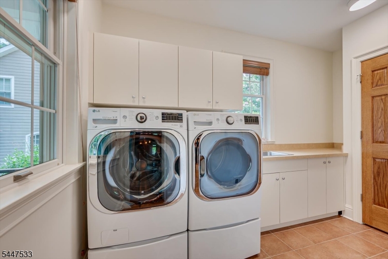 4 Edgewood Road Edison, NJ 08820 - Photo 23 of 45