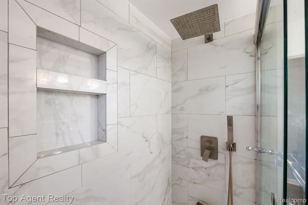 36365 Briarcliff Road Sterling Heights, MI 48312 - Photo 12 of 52