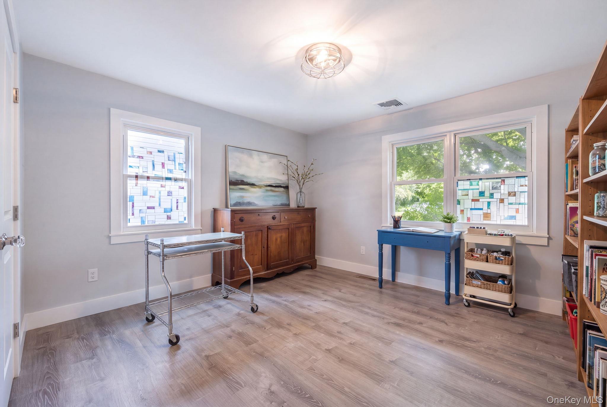 38 Middle Neck Road Port Washington, NY 11050 - Photo 5 of 25 Gallery Image 5