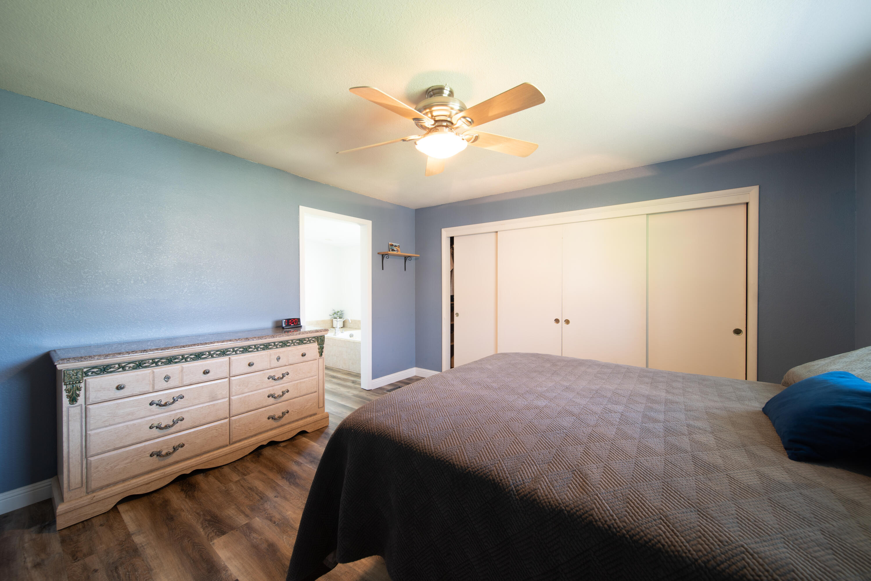 44040 Skyline Drive Three Rivers, CA 93271 - Photo 30 of 40 a bedroom with a bed and a window