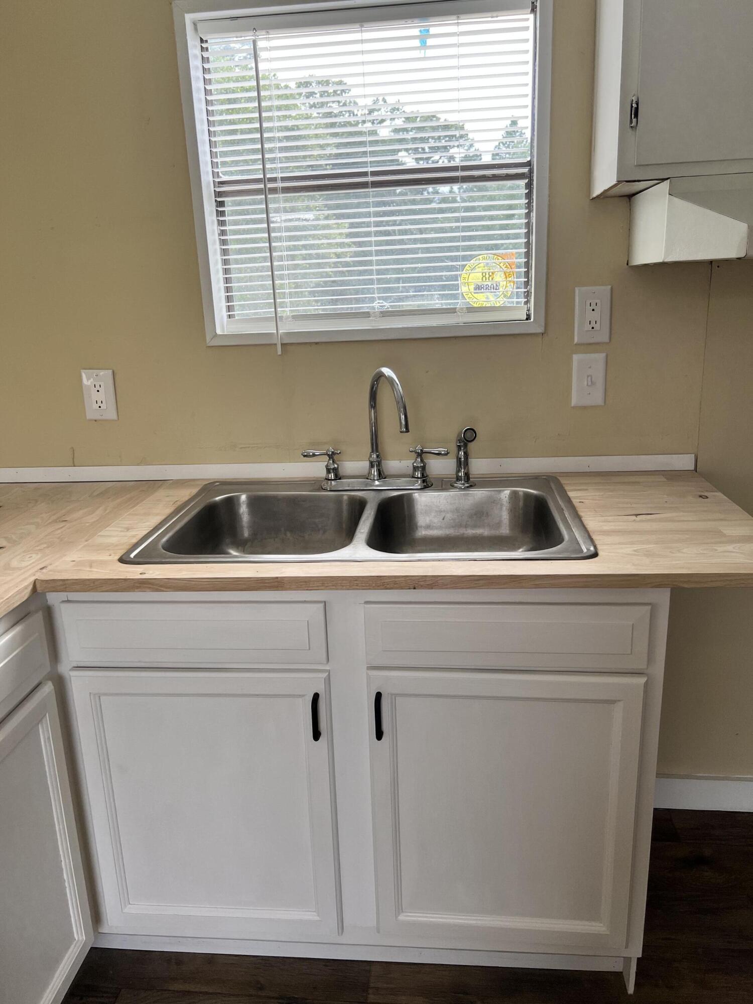 2127 Tee Vee Road Elloree, SC 29047 - Photo 11 of 27 1ADFB511-42E8-4D24-8239-0FBE20A3145C
