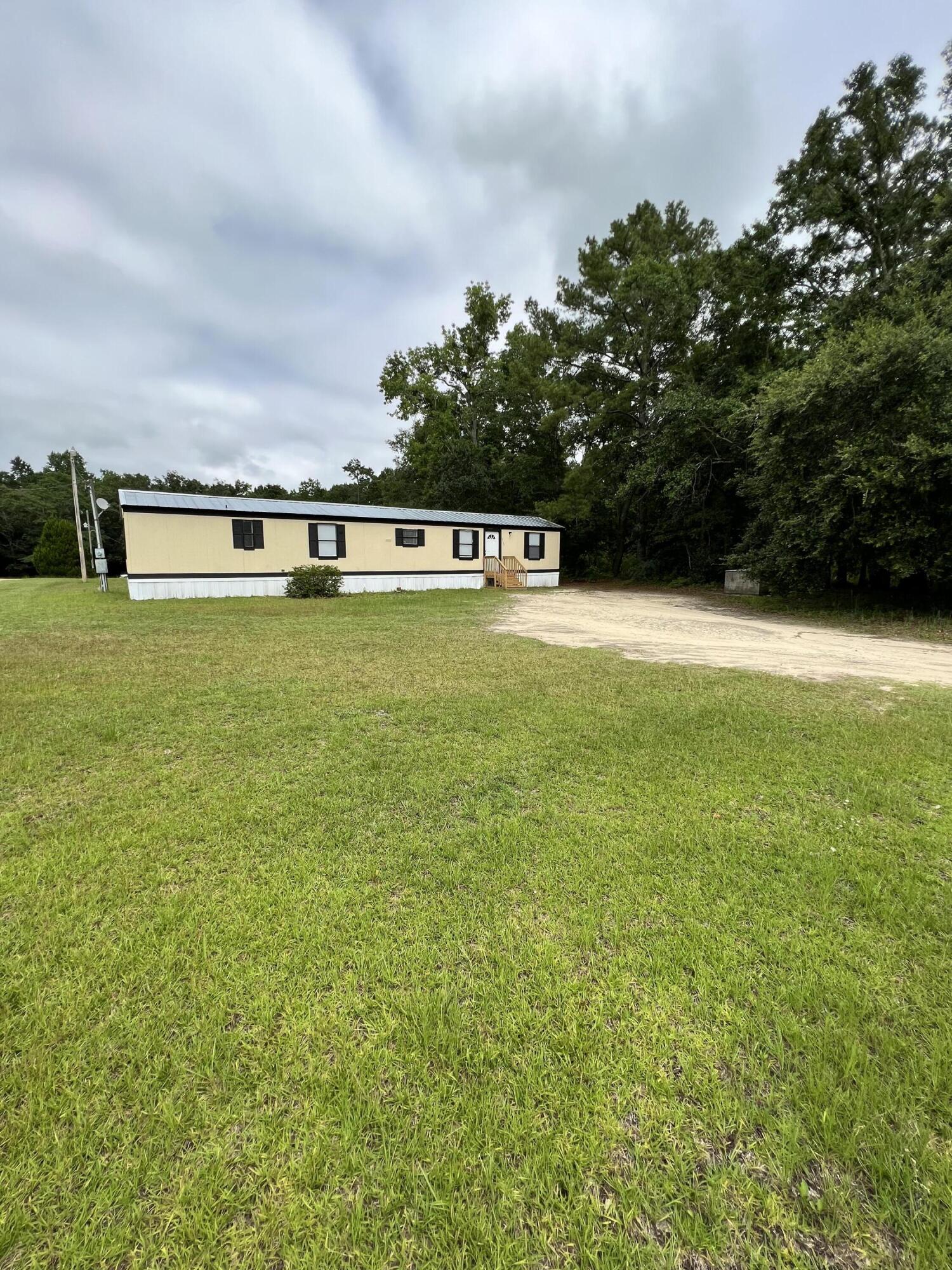2127 Tee Vee Road Elloree, SC 29047 - Photo 2 of 27 48569557-8C92-4B9D-9C94-E334F9F4AA06