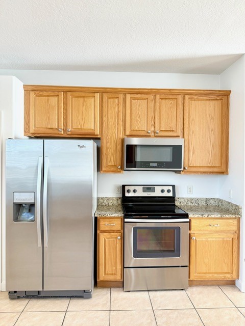 5475 East 1st Square Southwest Vero Beach, FL 32968 - Photo 11 of 19 a kitchen with granite countertop a refrigerator stove and microwave