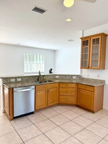 $2,500 | 5475 East 1st Square Southwest, Vero Beach, FL 32968