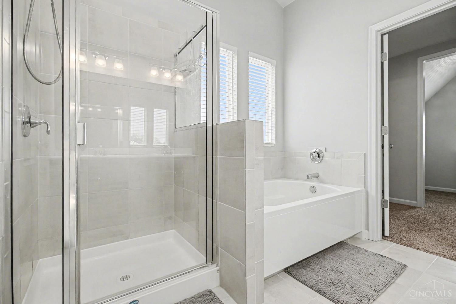 4677 Hampton Pointe Drive Cincinnati, OH 45248 - Photo 17 of 28