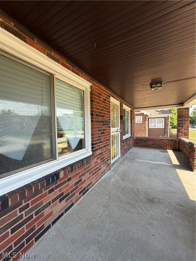 18229 Neff Road Cleveland, OH 44119 - Photo 3 of 46