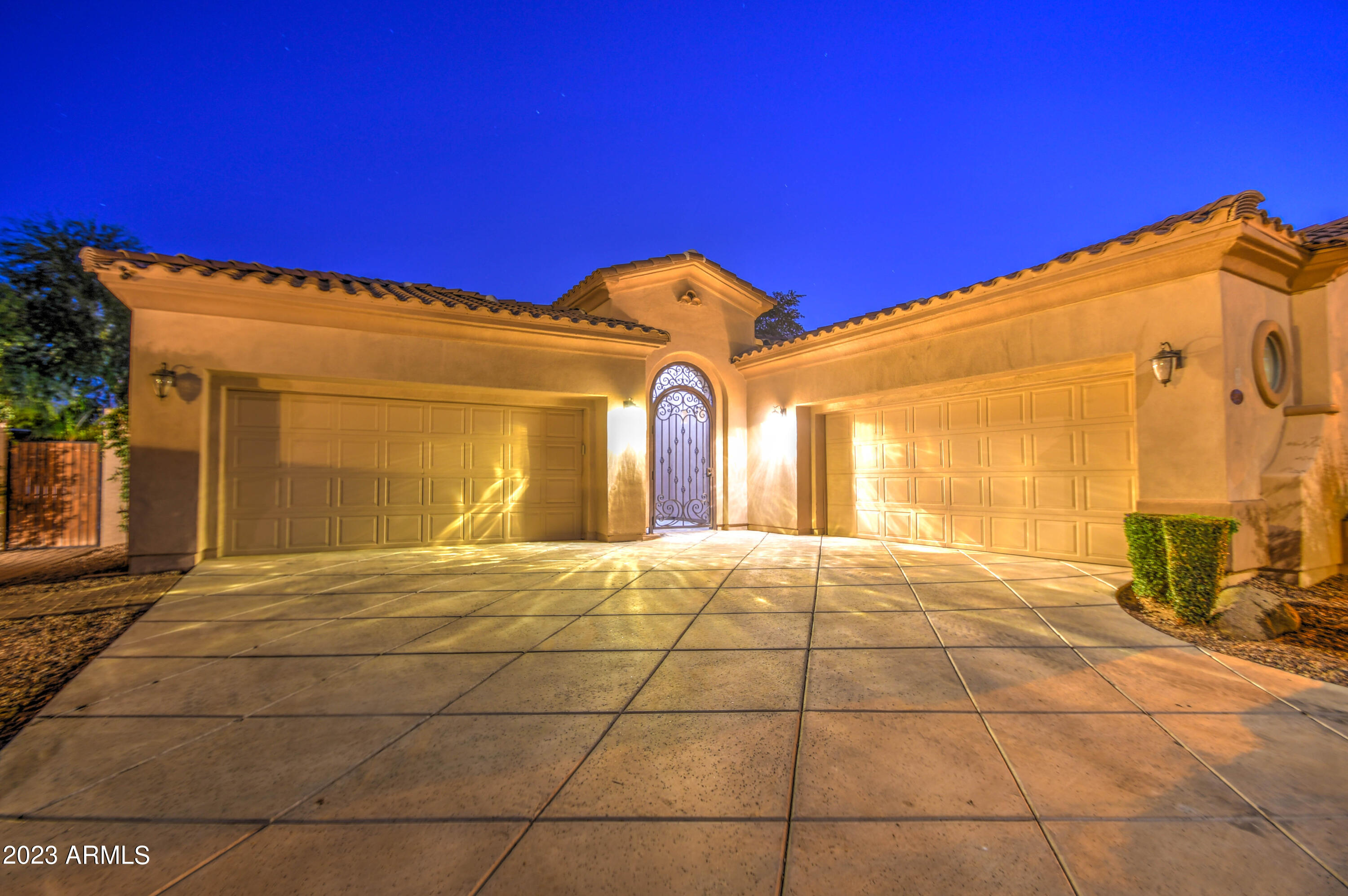 4557 East Desperado Road Gilbert, AZ 85297 - Photo 3 of 86 Twilight 14