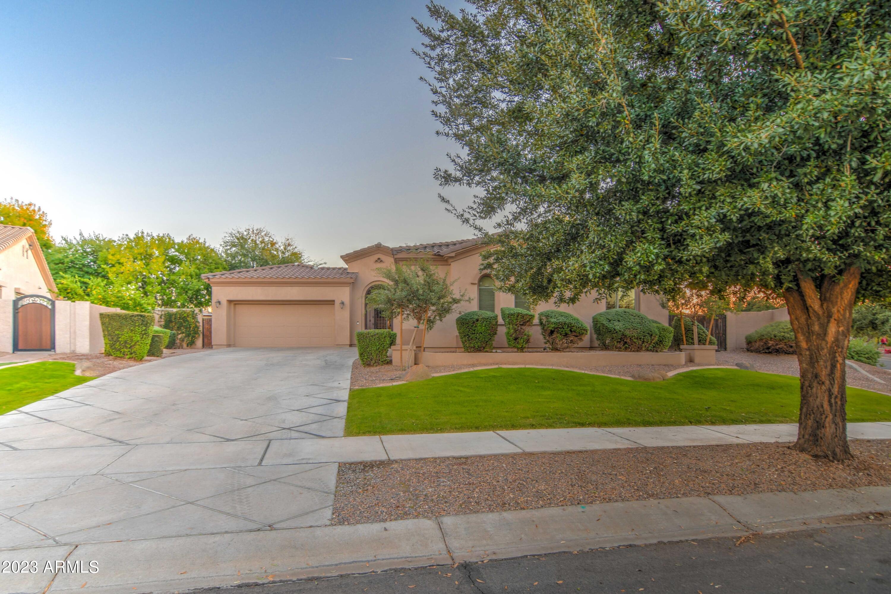 4557 East Desperado Road Gilbert, AZ 85297 - Photo 7 of 86 Front 3