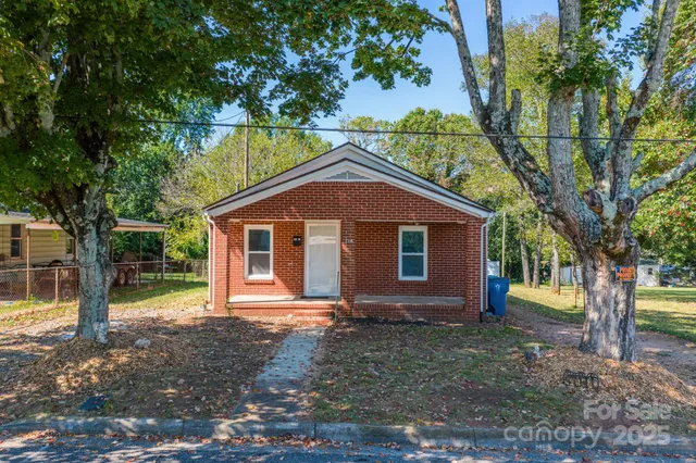 $176,999 | 728 21st Street Southwest, Hickory, NC 28602