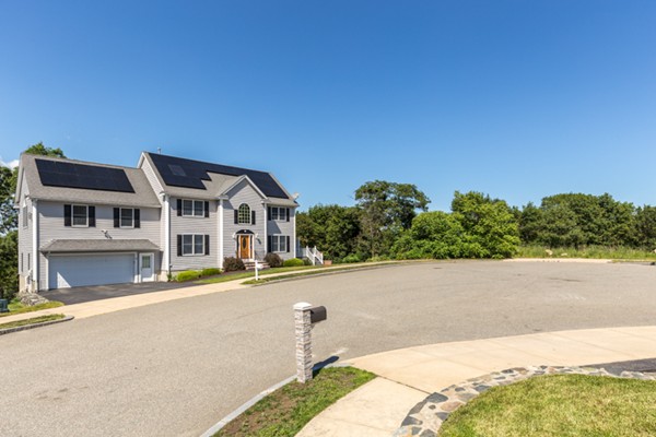 30 Rowe Hill Road Stoneham, MA 02180 - Photo 2 of 30 Gallery Image 2