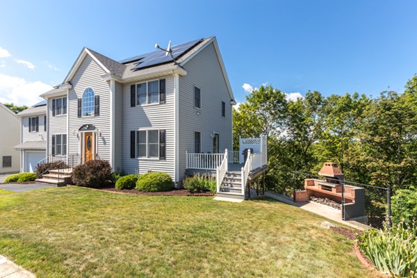 30 Rowe Hill Road Stoneham, MA 02180 - Photo 4 of 30 Gallery Image 4