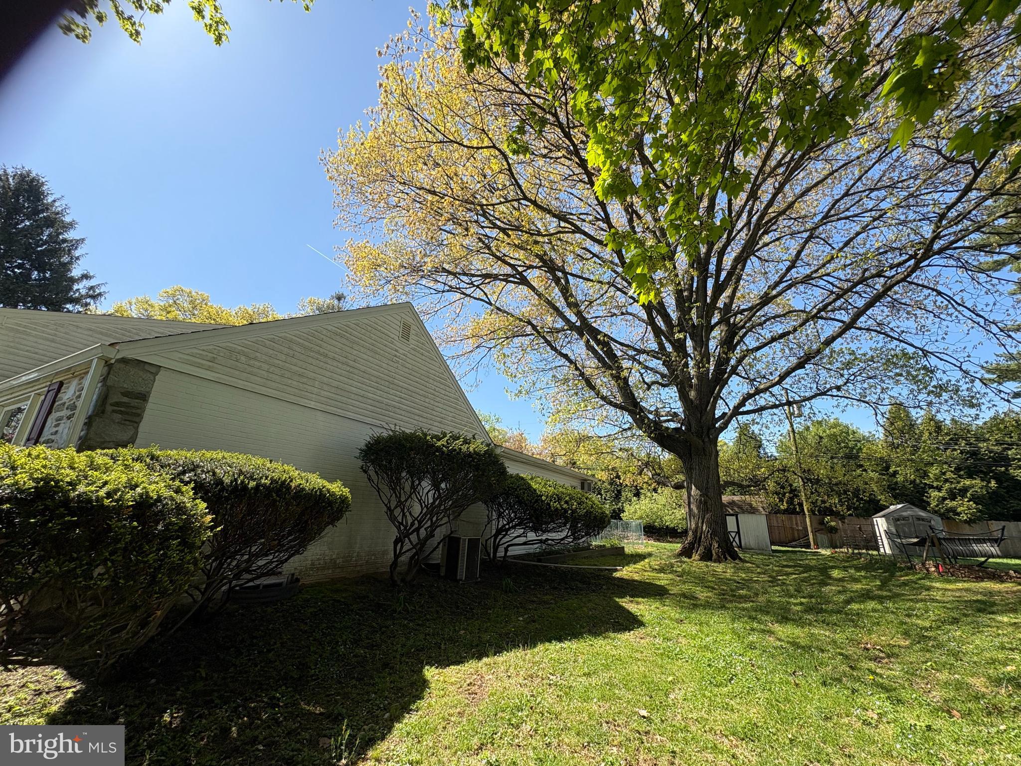416 Emerson Road Huntingdon Valley, PA 19006 - Photo 25 of 26 Right Side