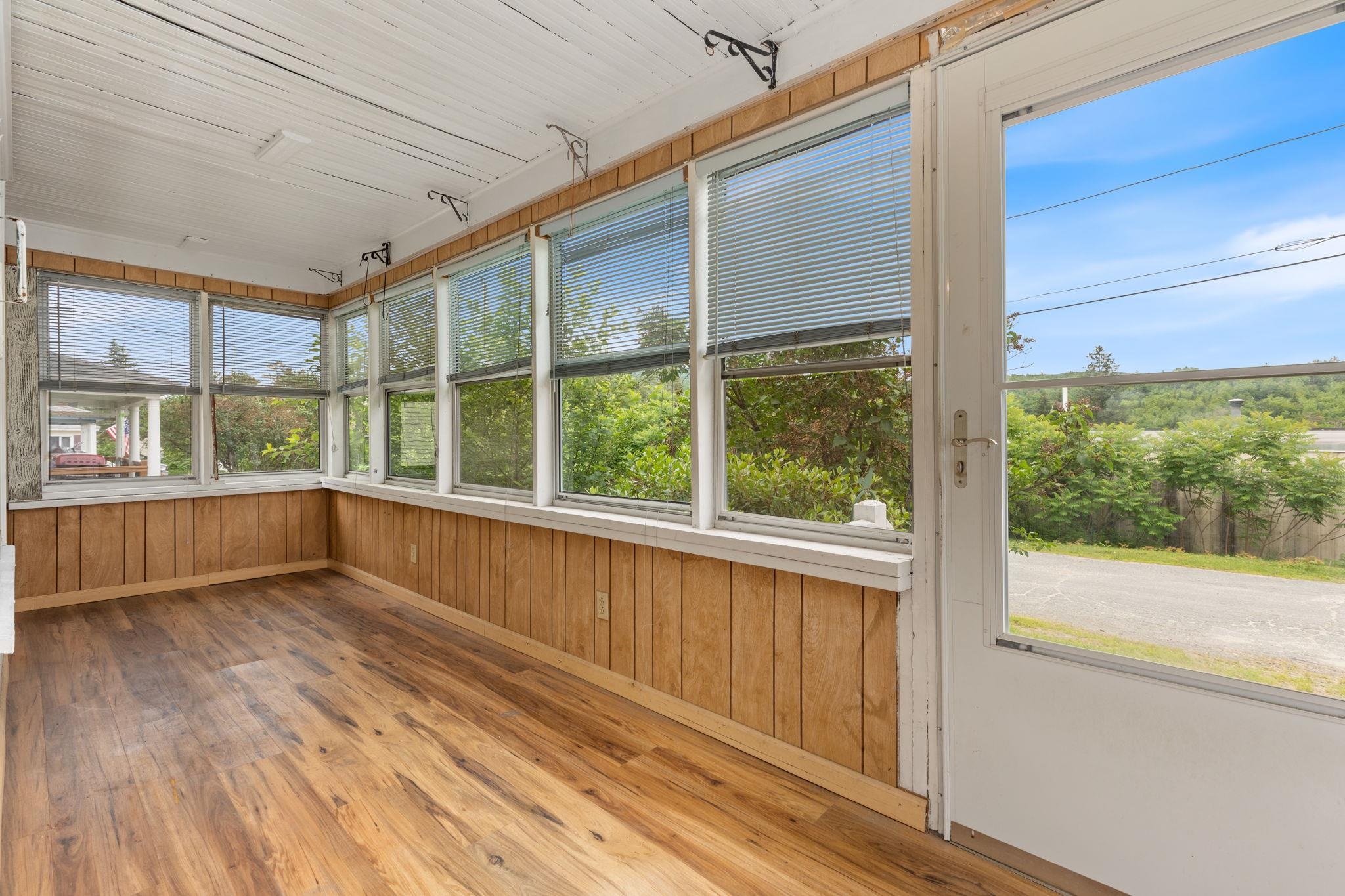 21 Washington Avenue Lunenburg, VT 05906 - Photo 3 of 21