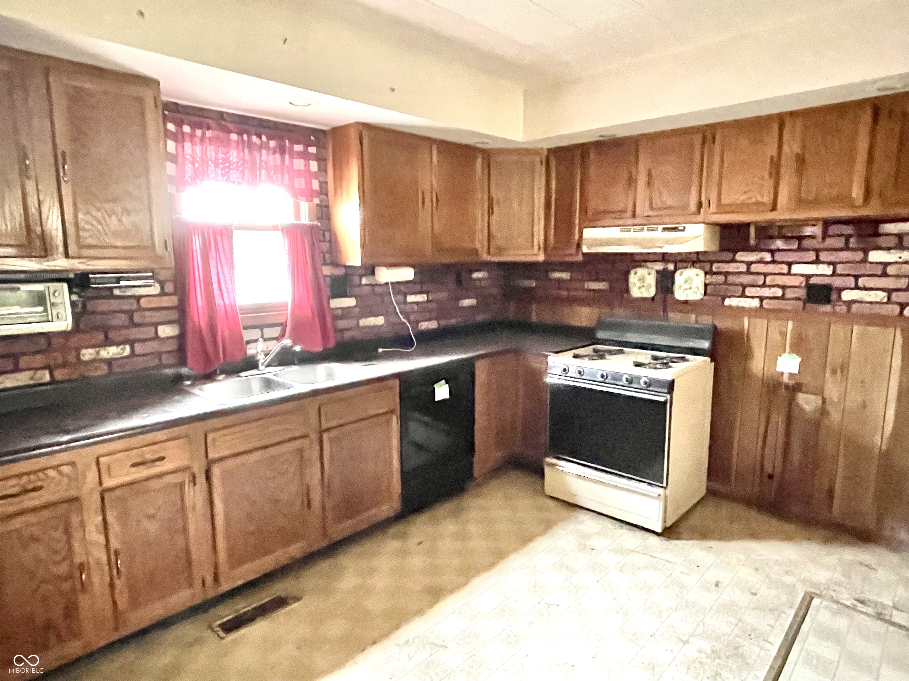 310 South Pleasant Street Edinburgh, IN 46124 - Photo 17 of 48