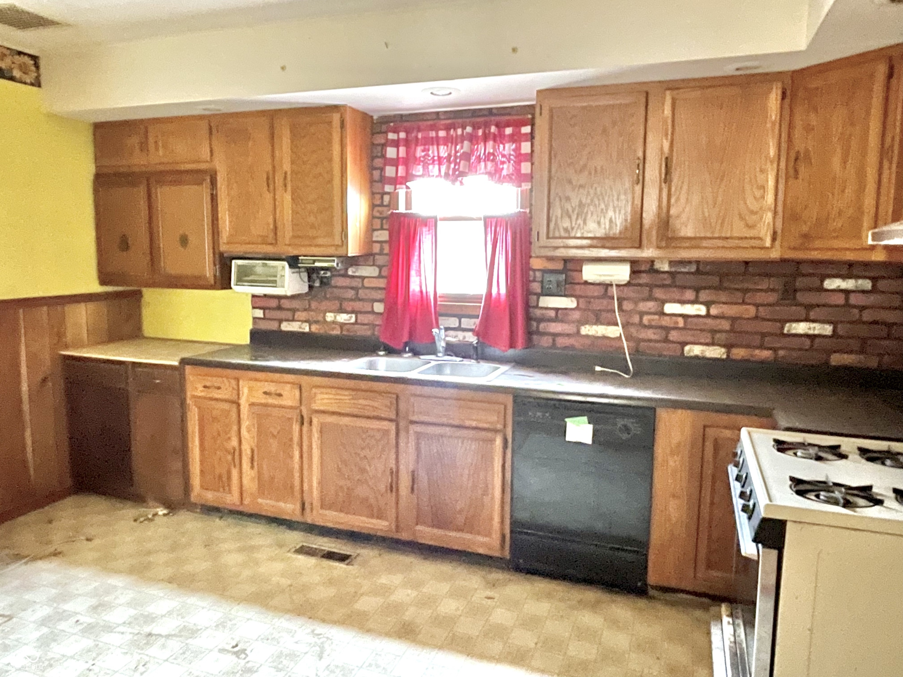 310 South Pleasant Street Edinburgh, IN 46124 - Photo 20 of 53