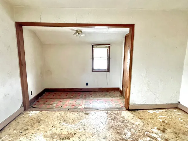 $79,500 | 310 South Pleasant Street, Edinburgh, IN 46124