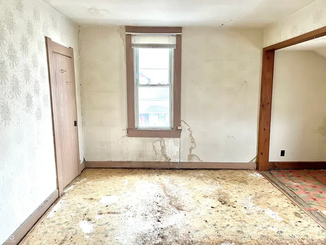 $79,500 | 310 South Pleasant Street, Edinburgh, IN 46124
