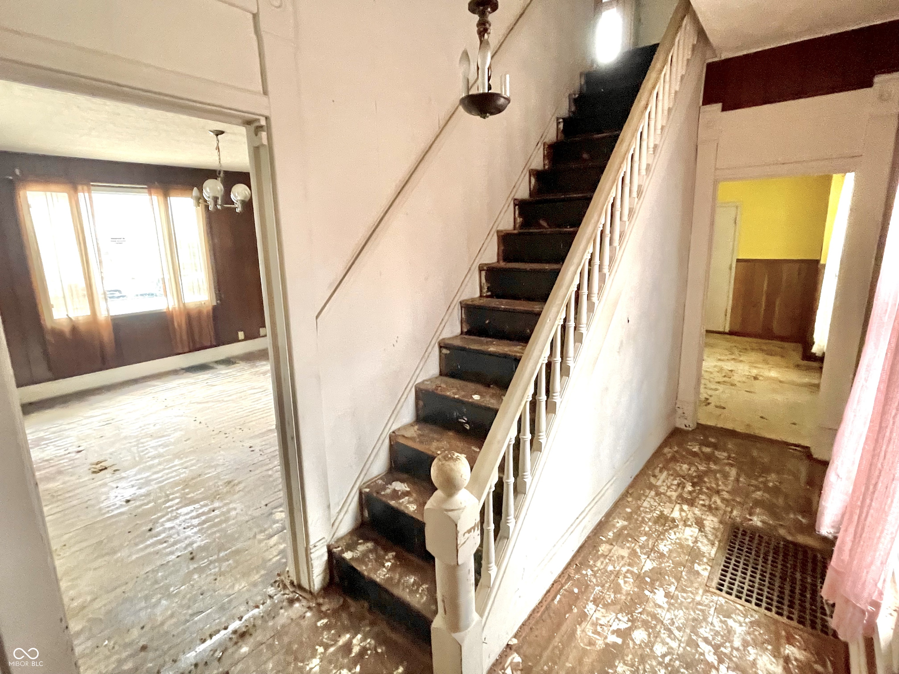 310 South Pleasant Street Edinburgh, IN 46124 - Photo 8 of 48