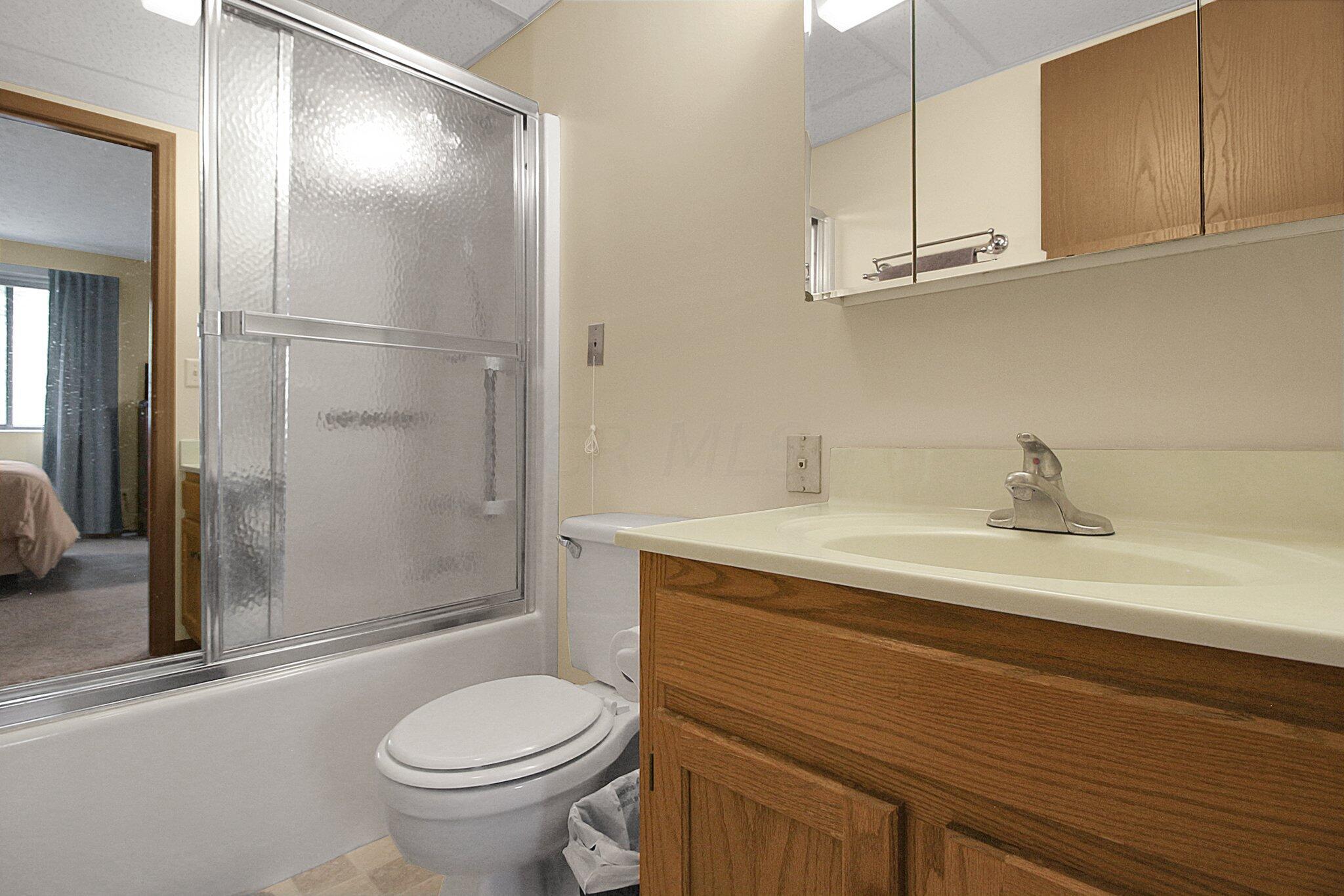 3941 Karl Road, Unit 129 Columbus, OH 43224 - Photo 17 of 30 En suite Bathroom