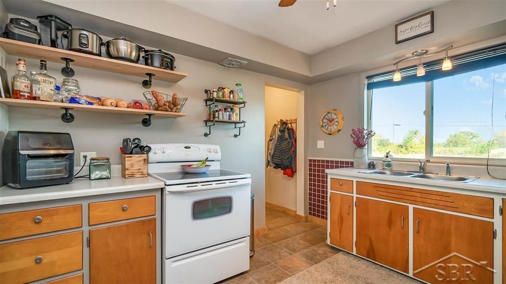 4075 Midland Road Saginaw, MI 48603 - Photo 8 of 22 50060595-7.JPG