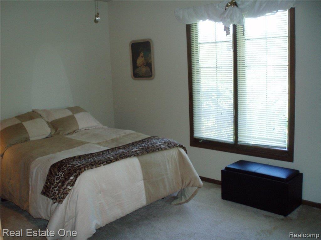 672 Sunlight Drive Rochester, MI 48309 - Photo 14 of 21 Large Bedrooms