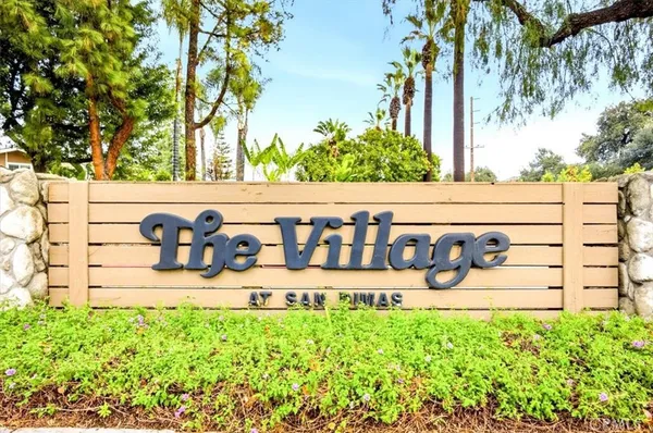 a street sign that is sitting in front of wall