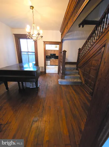 a view of entryway and kitchen
