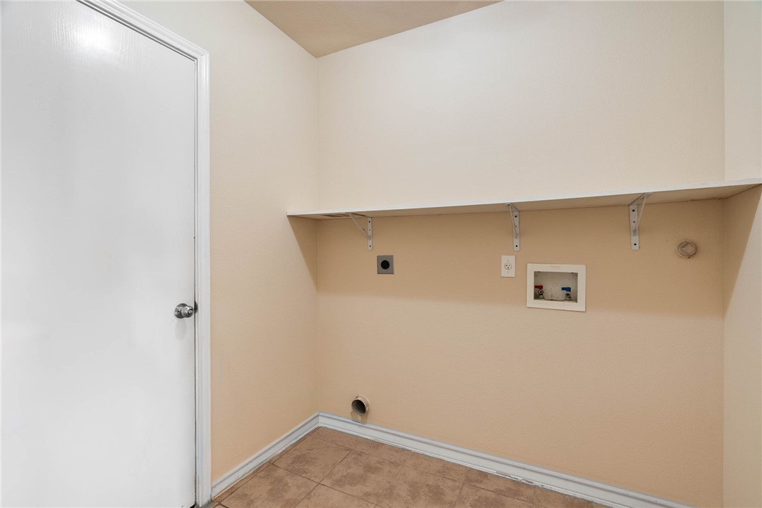 6606 Riding Wind Drive Corpus Christi, TX 78414 - Photo 13 of 15 a view of a hallway with closet