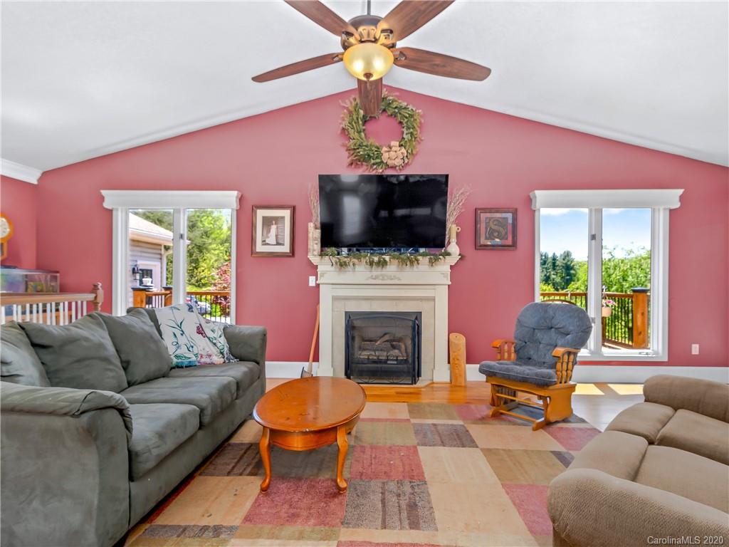 44 Rodeo Drive Leicester, NC 28748 - Photo 3 of 19 Gallery Image 3
