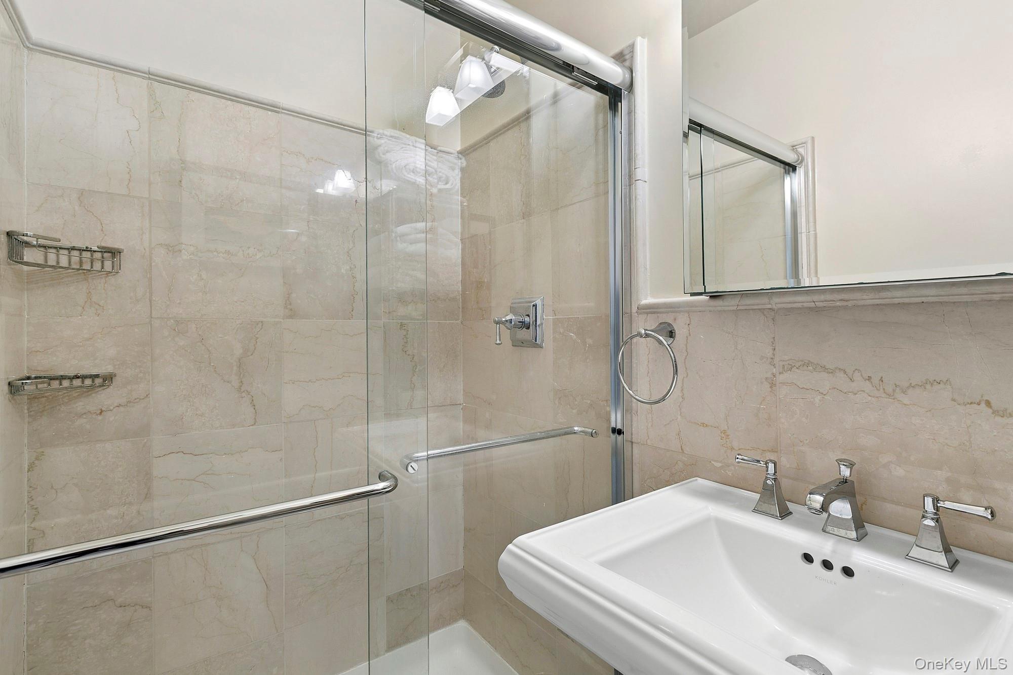 514 Pantigo Road, Unit 22 East Hampton, NY 11937 - Photo 11 of 16