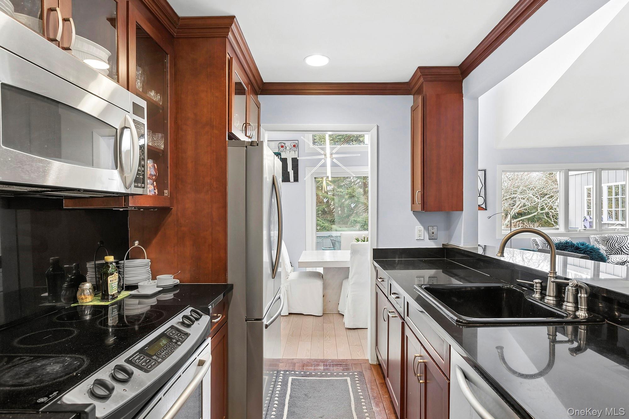 514 Pantigo Road, Unit 22 East Hampton, NY 11937 - Photo 7 of 16