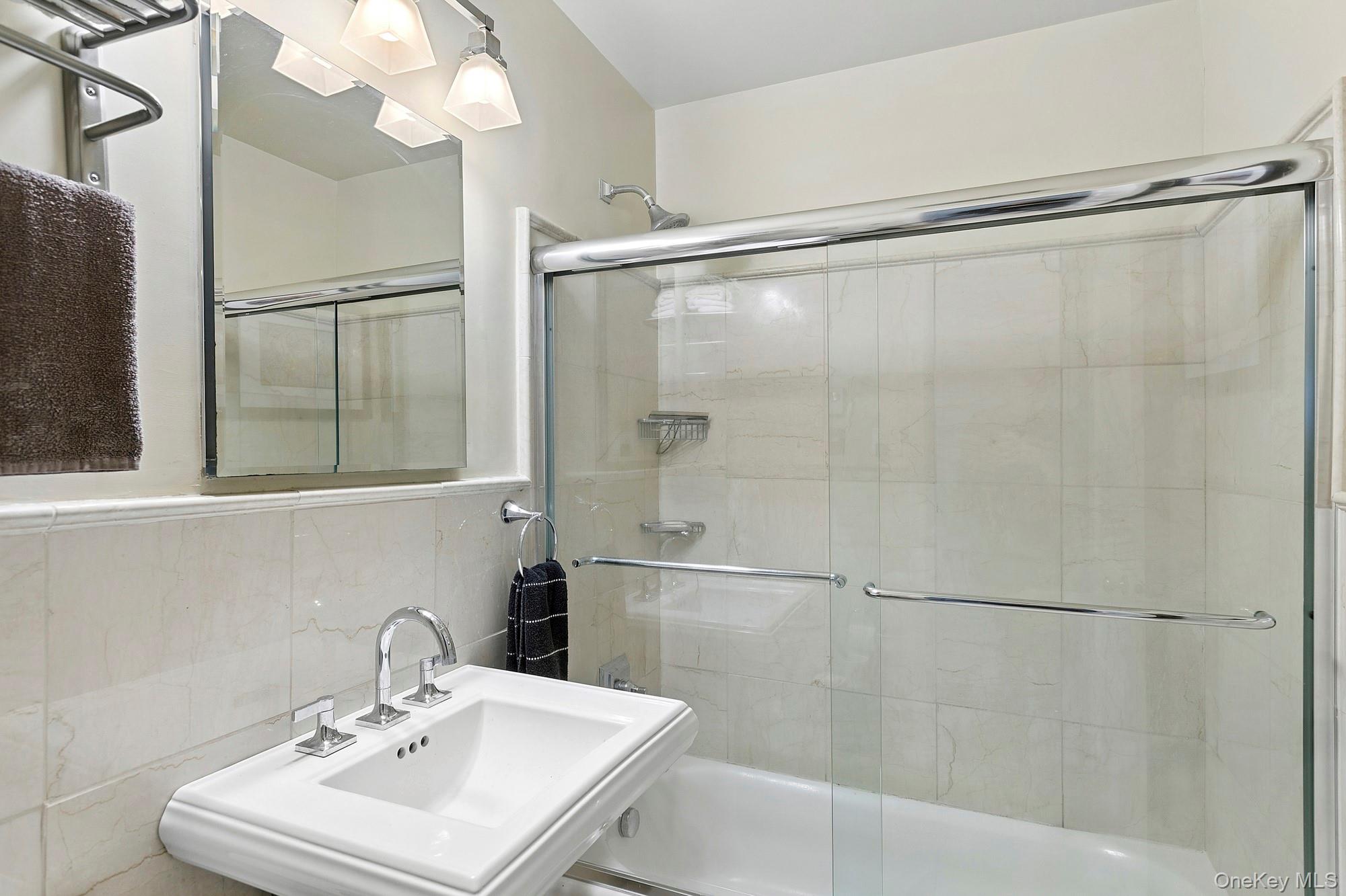 514 Pantigo Road, Unit 22 East Hampton, NY 11937 - Photo 9 of 16