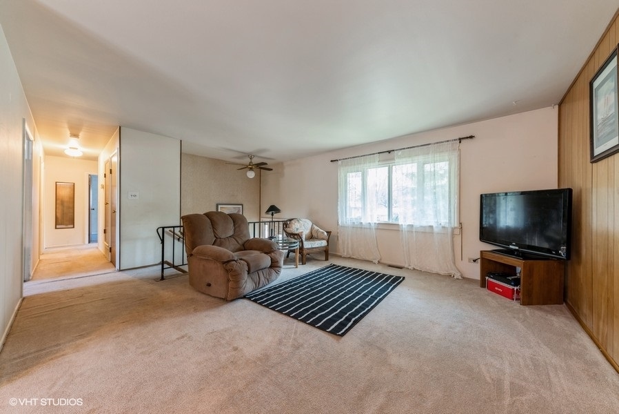 1645 Jefferson Road Hoffman Estates, IL 60169 - Photo 2 of 15