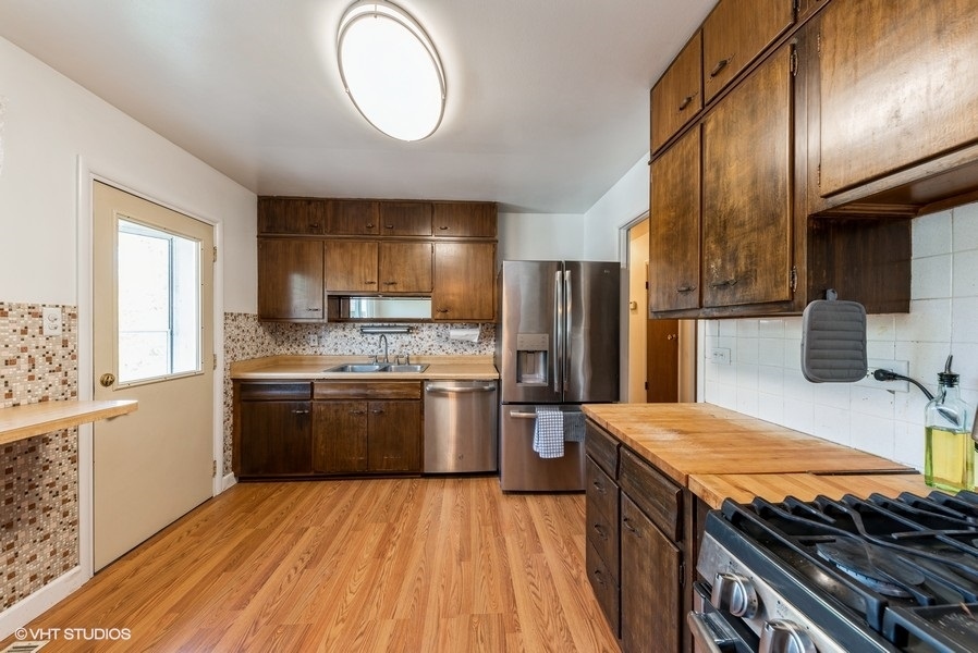 1645 Jefferson Road Hoffman Estates, IL 60169 - Photo 3 of 15