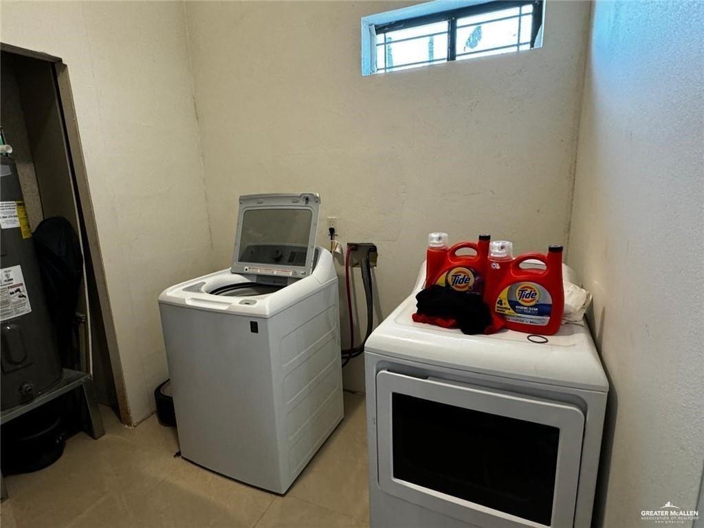 2117 Roman Street Mission, TX 78573 - Photo 13 of 17 a utility room with dryer and washer