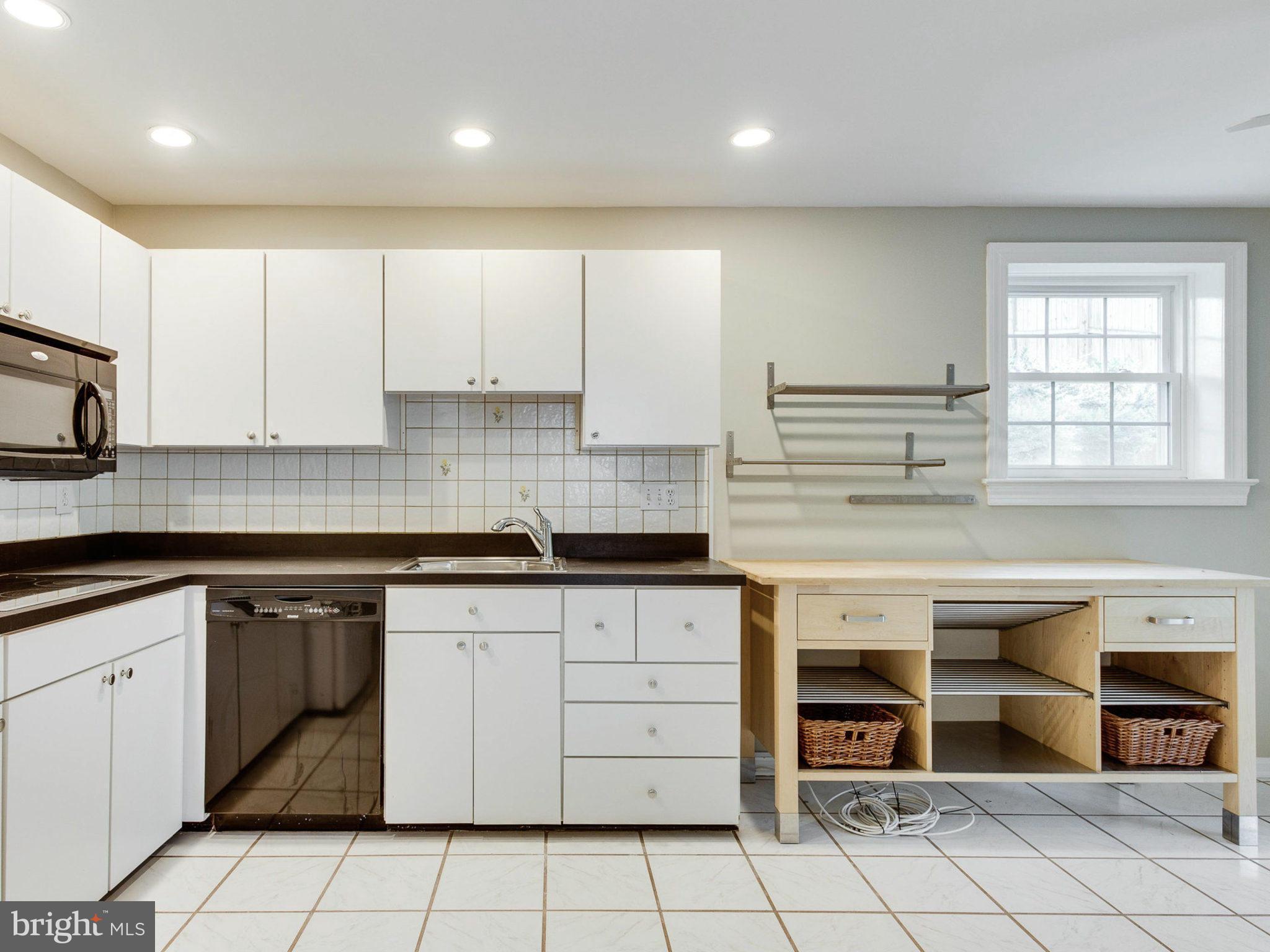 6823 Spur Road Springfield, VA 22152 - Photo 6 of 30 Kitchen