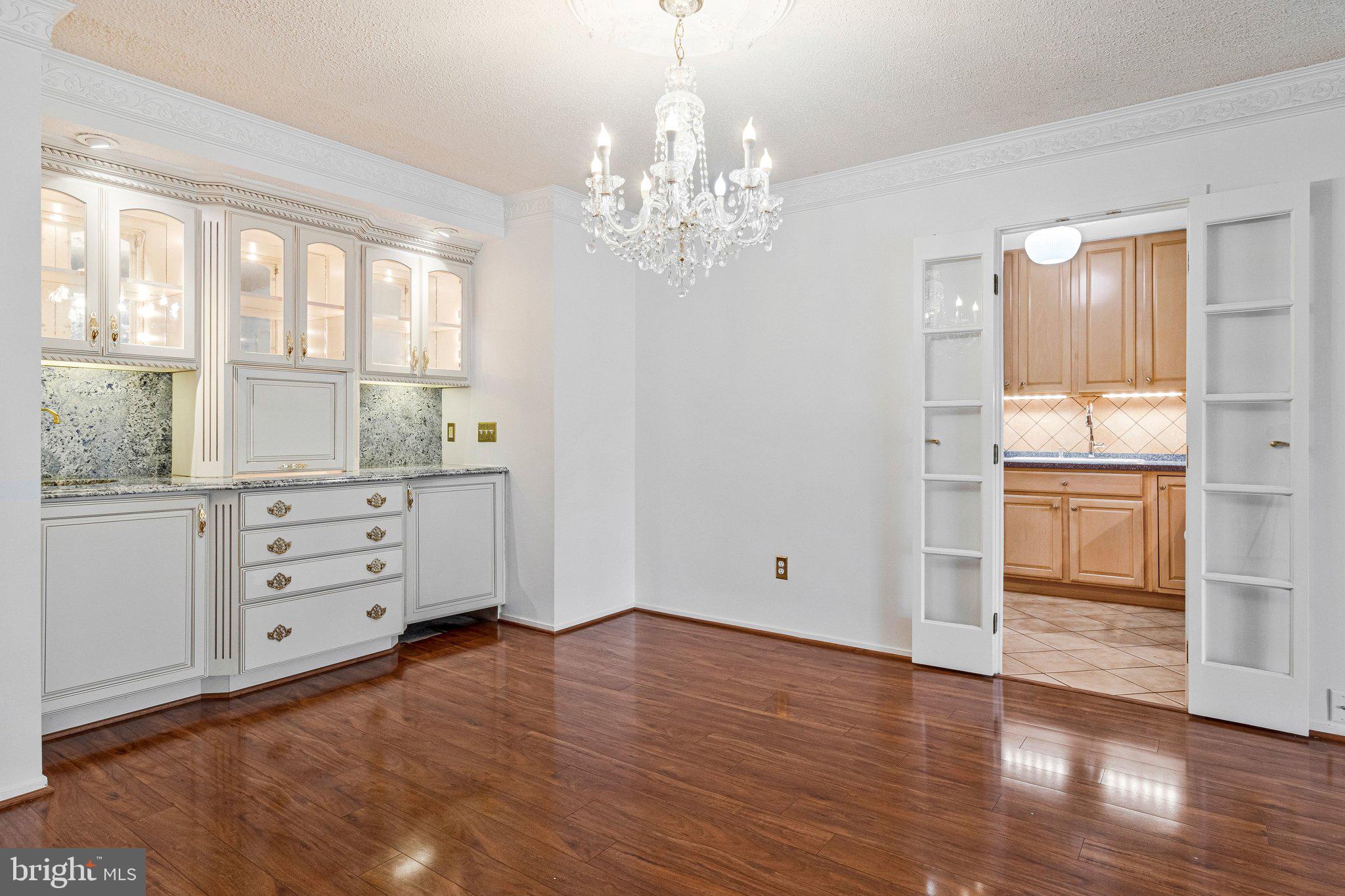 6101 Edsall Road, Unit 407 Alexandria, VA 22304 - Photo 8 of 54 Dining Area/Kitchen