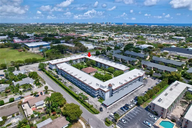 an aerial view of residential building and lake