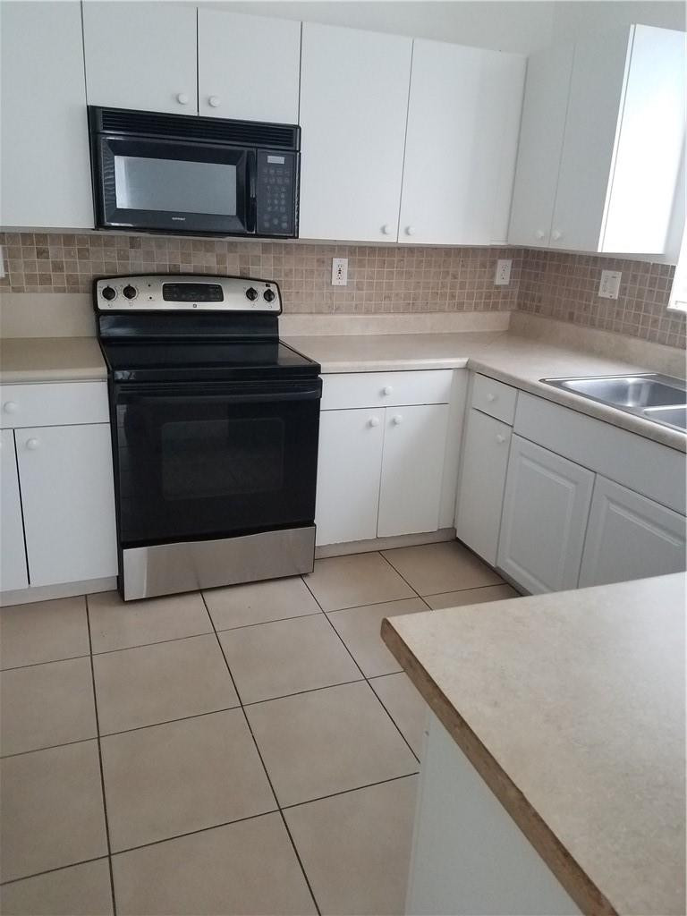 27322 Southwest 138th Path, Unit 27322 Homestead, FL 33032 - Photo 8 of 12 Photo 8