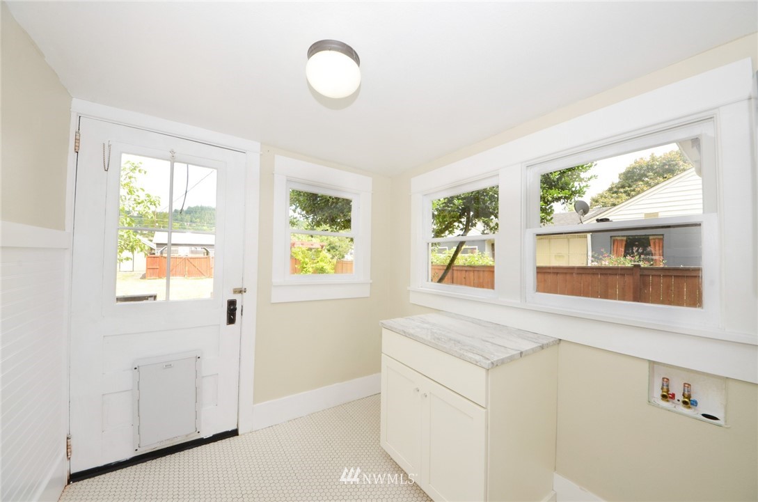 564 Southwest Chehalis Avenue Chehalis, WA 98532 - Photo 11 of 29 Gallery Image 11