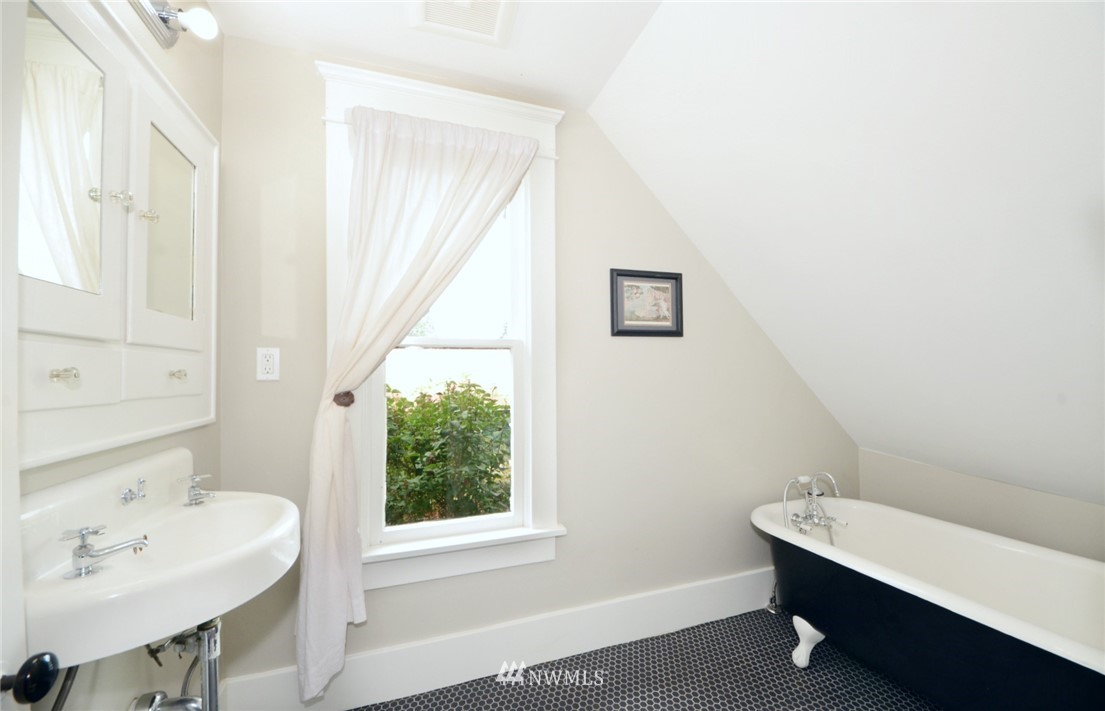 564 Southwest Chehalis Avenue Chehalis, WA 98532 - Photo 16 of 29 Gallery Image 16