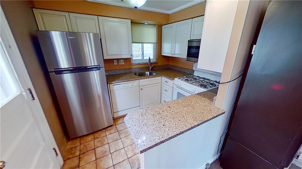 3725 Schuette Road Pittsburgh, PA 15227 - Photo 4 of 18 Gallery Image 4