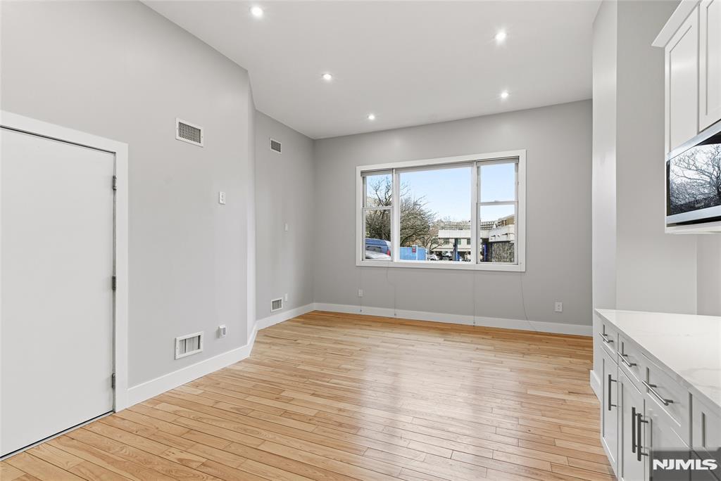 12 Dempsey Avenue, Unit A Edgewater, NJ 07020 - Photo 5 of 22